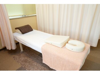 西所沢駅前接骨院 整体院/半個室の施術スペース