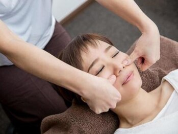 プラスワンの写真/【効果実感◎速攻リフトアップ】お顔の筋肉を心地良くほぐす”美顔ほぐし”でシュッと引き締まった小顔に♪