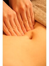 貴宝石岩盤浴ホットヨガスタジオ ぷりずむ/お腹