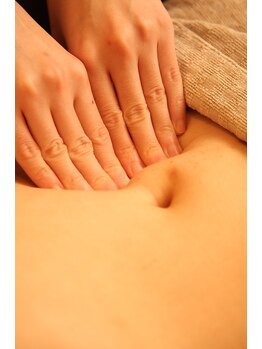 貴宝石岩盤浴ホットヨガスタジオ ぷりずむ/お腹