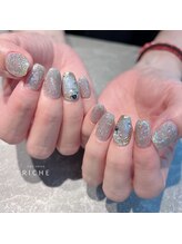 リッシュ(RICHE)/キラキラ！フラッシュ夏ネイル♪