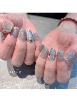 リッシュ(RICHE)/キラキラ！フラッシュ夏ネイル♪