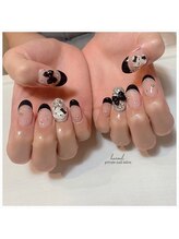 ハヌル(haneul.)/ブラック×キラキラリボンネイル