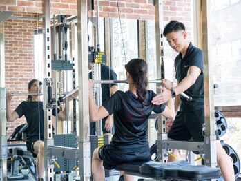 パーソナルジム ヤハシラ(PERSONAL GYM YAHASHIRA)/最新＆高級マシンでトレーニング