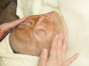 ブライトリー(Brightly)/大人気のハーブピーリング!