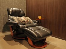 フィートウォーマー(Feet Warmer)の雰囲気（リクライニングチェアでの施術◎半個室の空間にお通しします。）