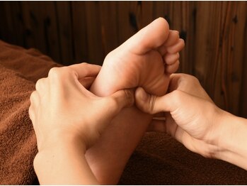 アジアンリラクゼーション ヴィラ 水戸店(asian relaxation villa)の写真/塩＋アロマの足湯と足つぼで足元からぽかぽか。立ち仕事で足が重い方、むくみが気になる方におすすめです☆