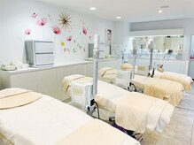 シーボン 伊勢原店の雰囲気（明るく広々とした開放的なサロン空間。初めての方も通いやすい）