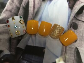 カラフルストーンフットネイル