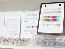 CHERRY NAILS大塚南口店【パラジェル/フィルイン/持ち込み/マグネット/長さだし】の雰囲気（豊富なカラーをご用意しております♪）
