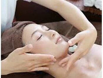 ベルーチェ(Beluce)の写真/【すっきりつるん顔◎】たるみ改善!◎リピーター様に大人気☆小顔&リフトアップSPケア♪¥15,000→¥11000