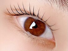  「補修」しながらのデザイン。高濃度トリートメントで、繰り返すほどに芯から強くしなやかなまつげへ。