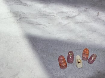 ツメトトノウ/7300円 葡萄色ネイル(平松)