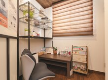 琥珀/半個室の待合室