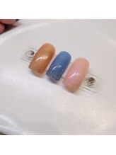 派手すぎない上品ラメネイル