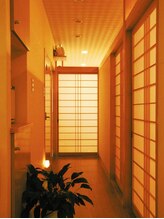 アーユルヴェーダ痩身サロン サムサラ(SAMSARA)/障子の続く廊下の先は癒しの空間