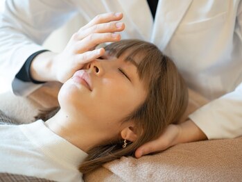 トータルケアサロンコヤマ JR塚口院(KOYAMA)の写真/【脳から整う小顔矯正×美容鍼¥4950】浮腫み・たるみスッキリ!リフトアップ!自律神経も整って快眠効果も☆