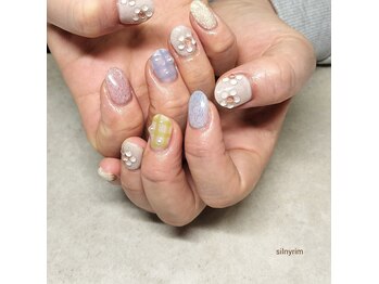 シルニー リム(Silny rim)/アシンメトリーニュアンスネイル