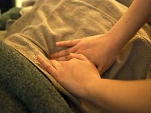 ネネ(Nene)/【施術風景】腸もみ×内臓整体