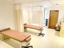 新所沢美原町整体院/清潔感のある施術室