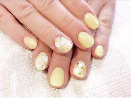 春色イエローネイル