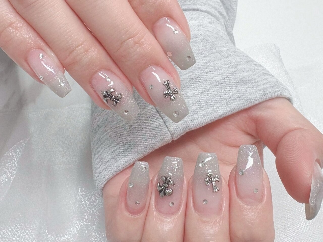 2025年-2026年冬トレンド】クロスネイルのネイルデザイン集｜人気順