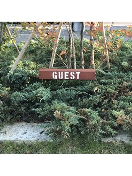 ネイルアンドジュエリーラズリ(Nail＆Jewelry RAZULI)/お車は【GUEST】の看板が目印！