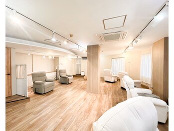 アイビー 清瀬店(eyebee)/明るく開放感のある店内♪