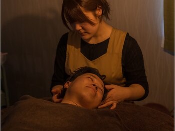 ジェムの森/ドライヘッドスパ施術風景