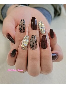 スワロ埋めつくしネイル