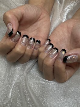 新色グリッターに黒フレンチ
