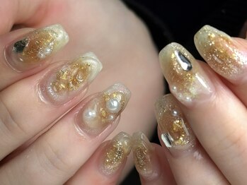 クムネイル(Qmu nail)の写真/《手描きアートに自信あり★》シンプルな中にひと癖あるデザインが得意♪豊富なアートメニューをご用意◎