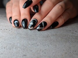 最近流行りの変形ハートネイル