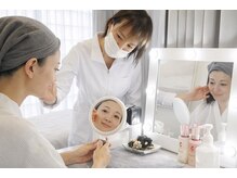 アンナカルナ(AnnaCarna)の雰囲気(施術前に肌と輪郭の状態を確認し鏡で共有しながら見極めます)