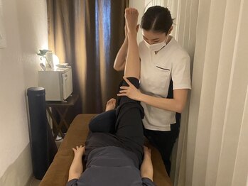 ハーバルスチームサロンマーリエ(HERBAL STEAM SALON m alie)の写真/【よもぎ蒸し専門12年】整体歴7年の施術者が日頃の身体の疲れや冷えで固まった筋肉を丁寧にほぐします♪