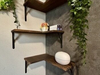 BRUSH/アロマが香る落ち着いた空間