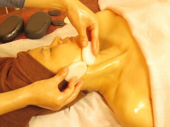 リラクゼーション らくにな~る/小顔&首、肩、デコルテ