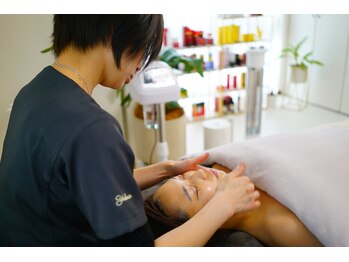 ユカリス(Yu.charis)/REVIハーブピーリング施術工程♪