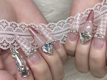 モンナネイル(MONNA NAIL)の写真/華やかで綺麗な指先に★人気のトレンドデザインもお任せ◎デザインが豊富であなたの好きがきっと見つかる♪