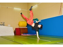 アクロバットジムホワイト/