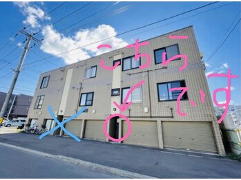 フェーバー(Fervor)/建物の入口は「右側」です。