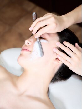 ラヴィーチ(Lovech)の写真/紫外線ダメ-ジや毛穴の開きなどのお悩みに♪全メニュ-にドライヘッドスパ付き、極上の癒しを提供します！