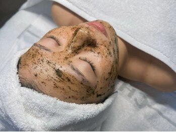 リノユー ビューティー(Lino U Beauty)の写真/《毛穴・デトックスに特化したハーブピーリングで速攻艶肌》最先端美容（クリスティーナ/HAAB）で肌質改善!