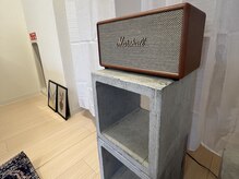 クロ(clos.)の雰囲気（シンプルで心地よい空間づくりを大切にしています。）