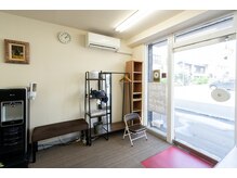 楓整骨院の雰囲気（待合室です♪肩こり/首こり/腰痛/頭痛/眼精疲労/マッサージ）