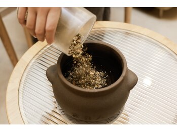 和暖 広尾本店(wanon)/お選びのよもぎを黄土壺へ