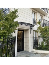 モンボーシル(Mon beau Cil)/入口外観