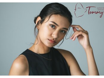 トミー(Tommy)の写真/「デリケートな目元だからこそ、優しく美しく」繊細な目元をやさしく整え、品格漂う大人の雰囲気へ導きます