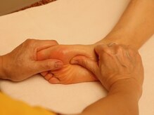 心地よい力加減で足ツボを刺激します
