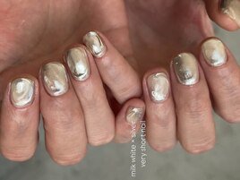 個性派ニュアンスネイル